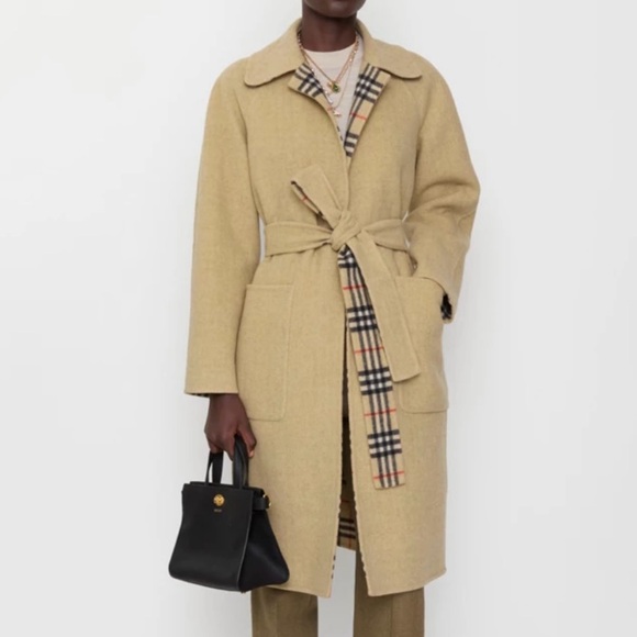 Burberry Reversible Wool Wrap Coat with Belt. - Picture 4 of 10